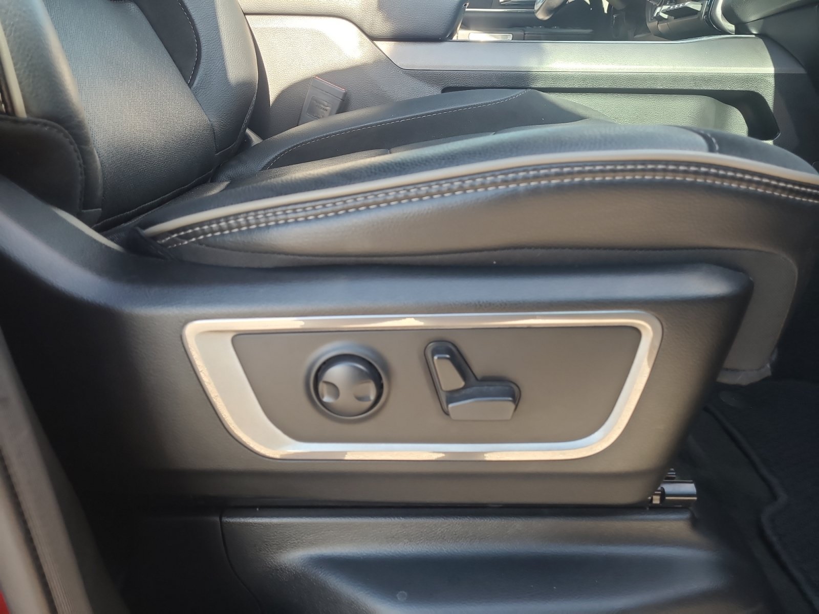 Used 2023 RAM 1500 Laramie AWD/4WD image 30