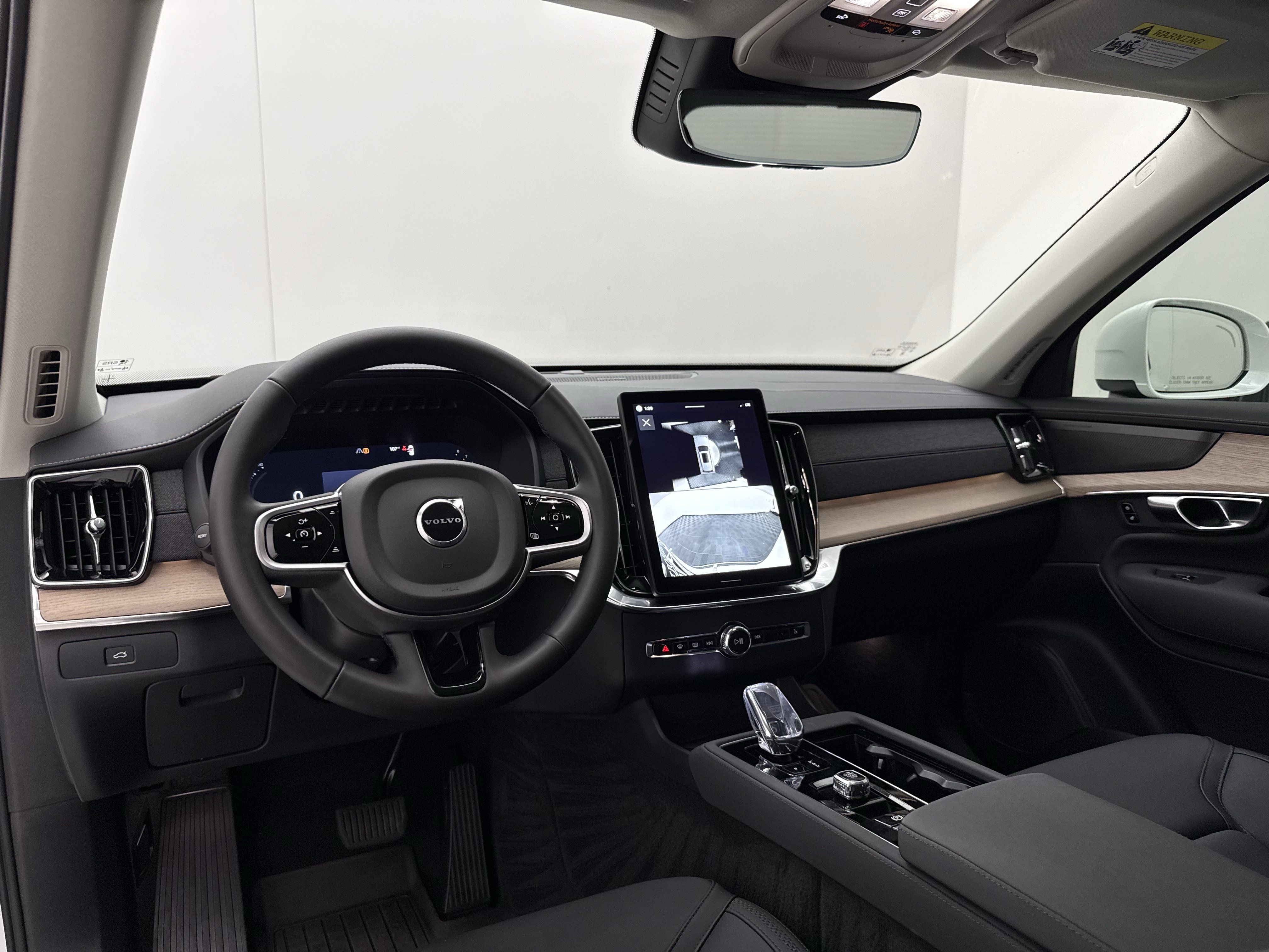 Certified 2025 Volvo XC90 B5 Plus w/ Protection Package Premier AWD/4WD image 24