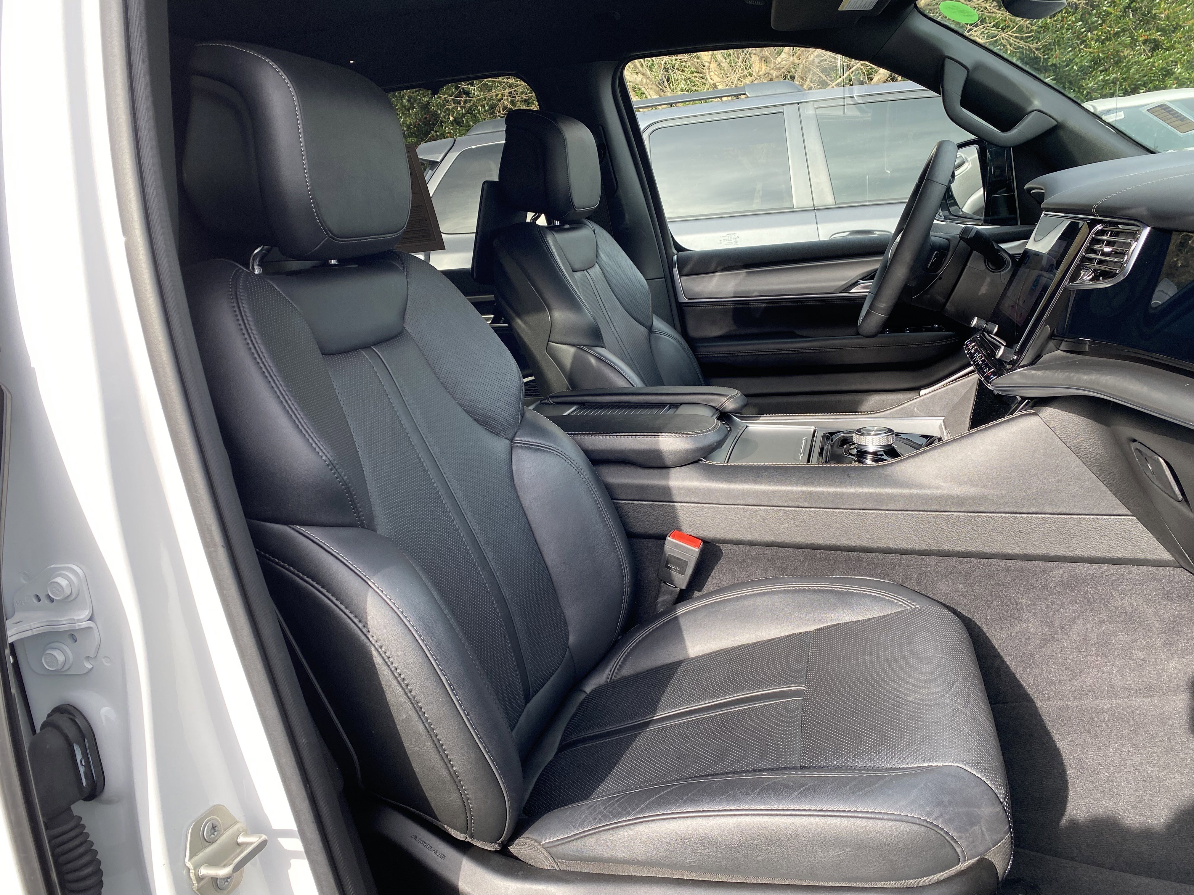 Used 2023 Jeep Wagoneer Series II image 38