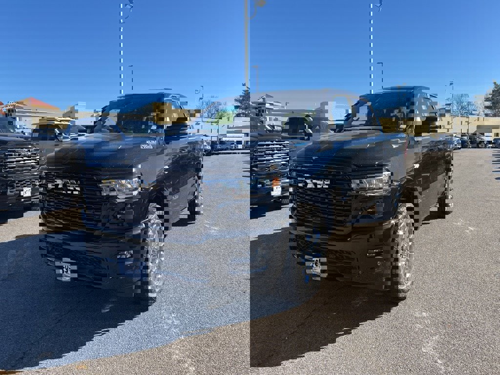 New 2026 RAM 1500 4x4 Crew Cab image 3