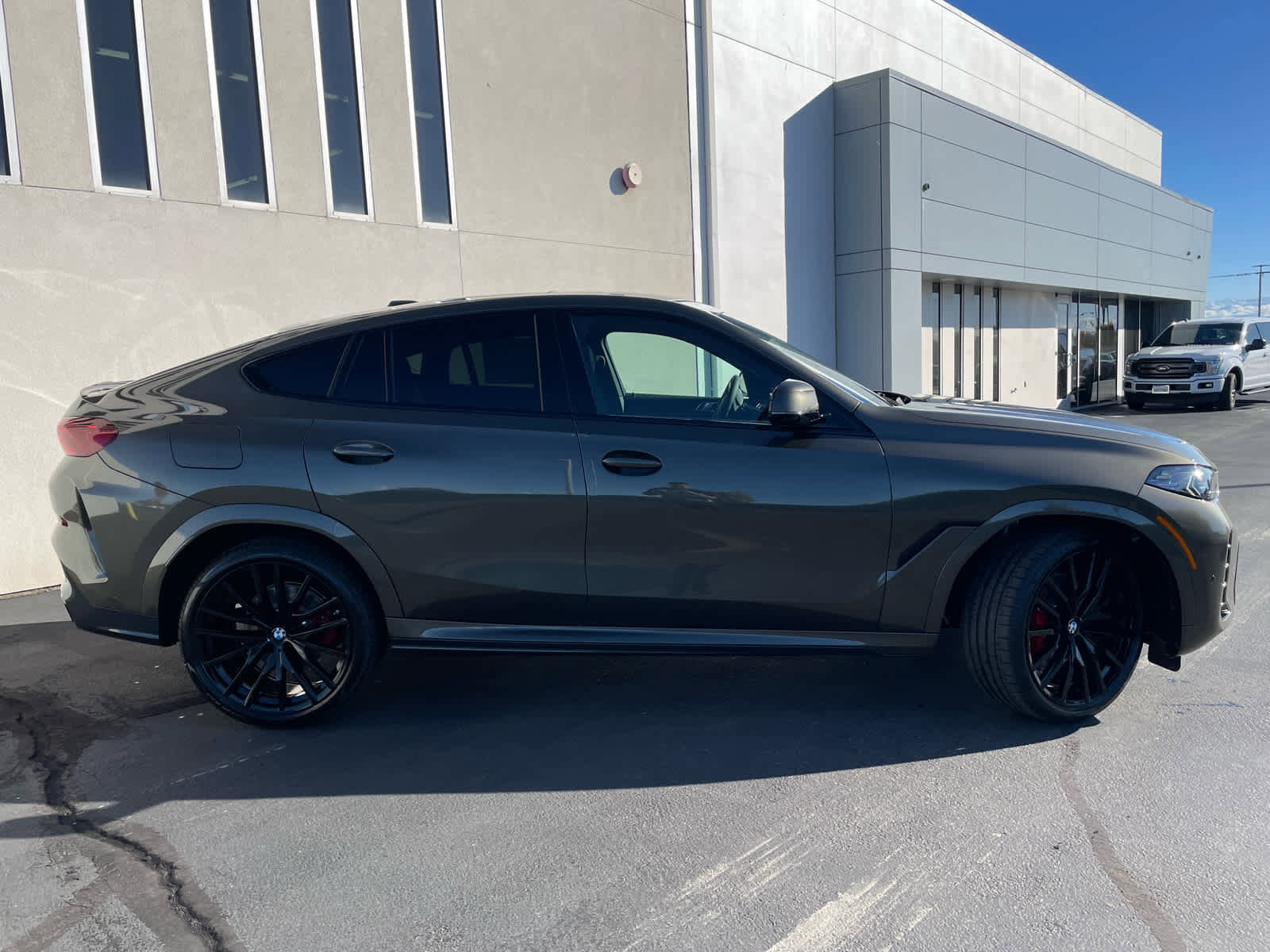 New 2026 BMW X6 xDrive40i w/ Climate Comfort Package image 6