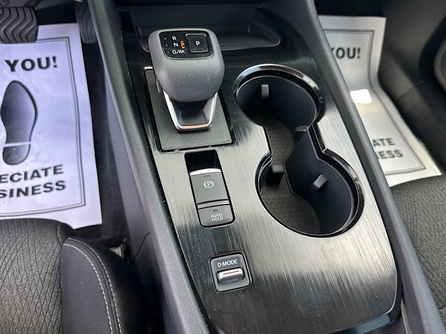 Used 2025 Nissan Rogue SV FWD image 22