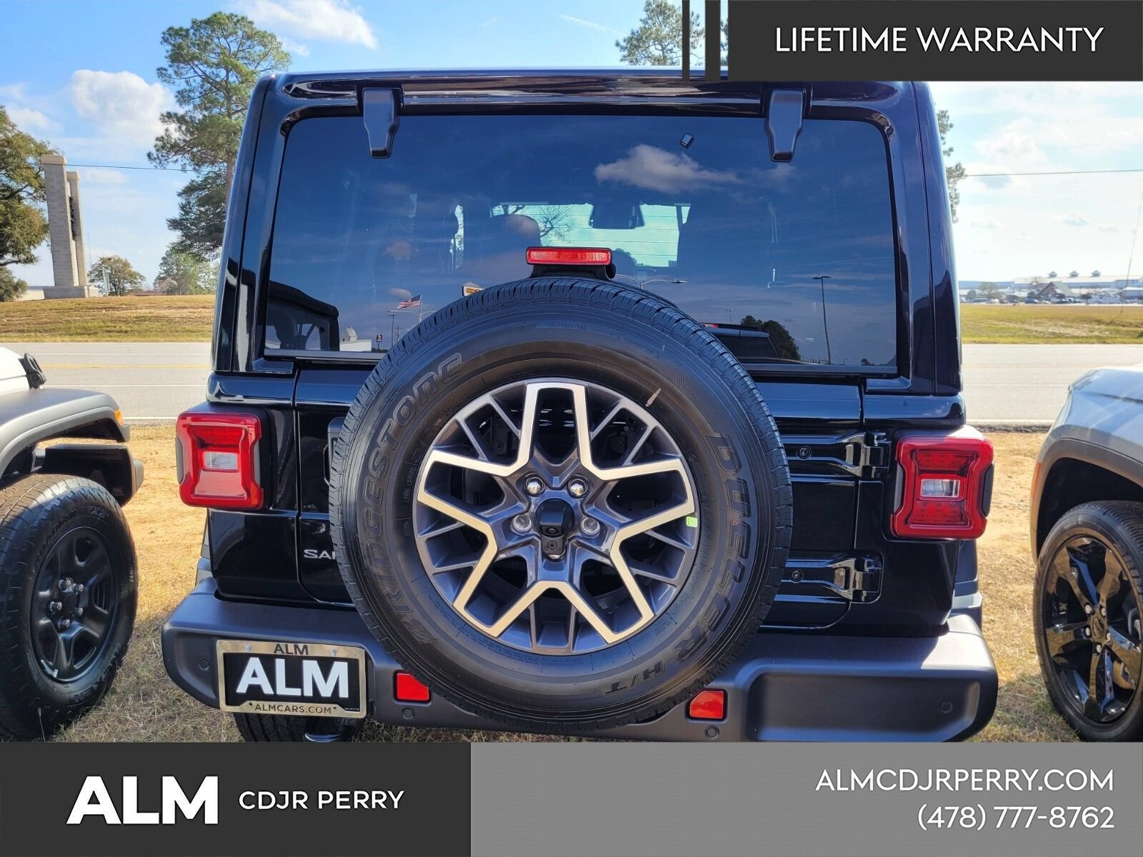 New 2026 Jeep Wrangler Unlimited Sahara AWD/4WD image 10
