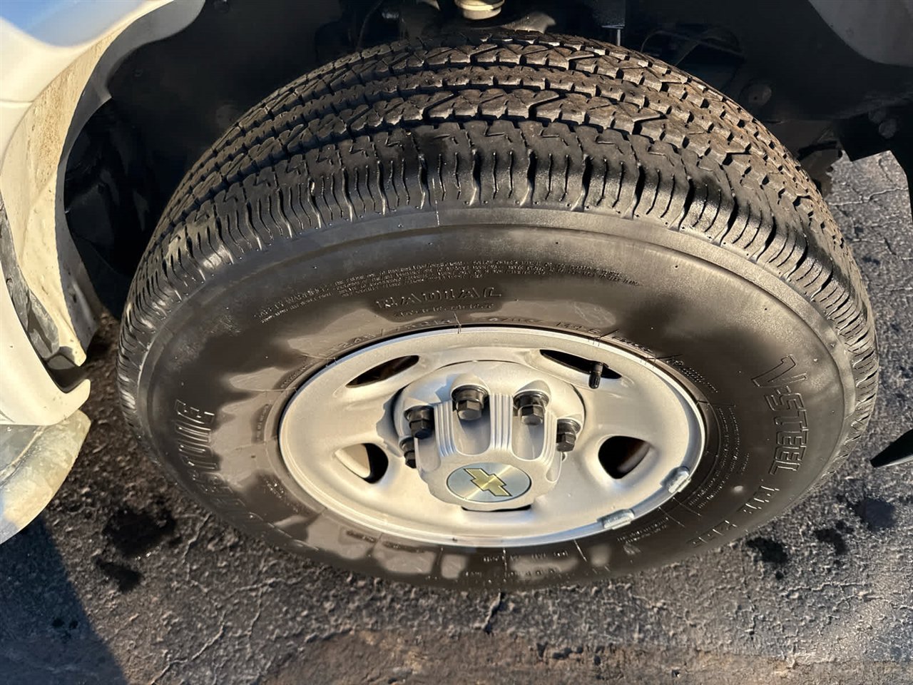 Used 2024 Chevrolet Express 2500 w/ Driver Convenience Package image 10