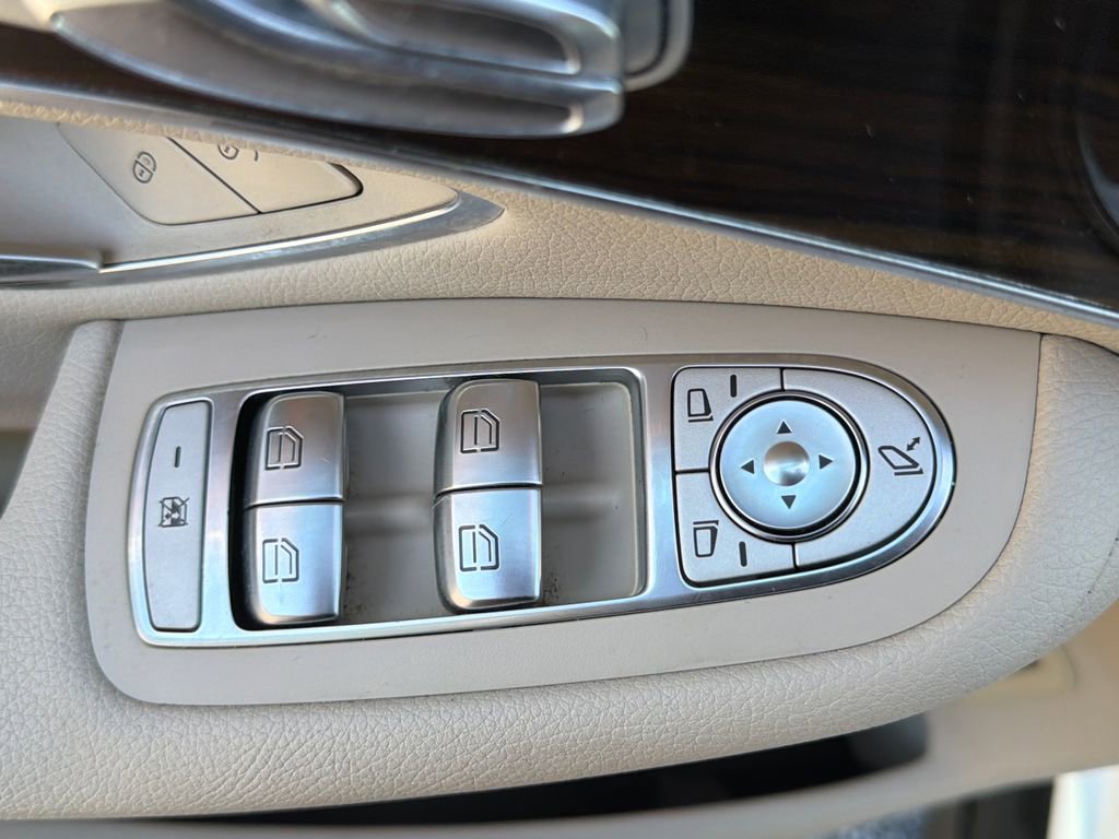 Used 2019 Mercedes-Benz GLC 300 4MATIC image 28