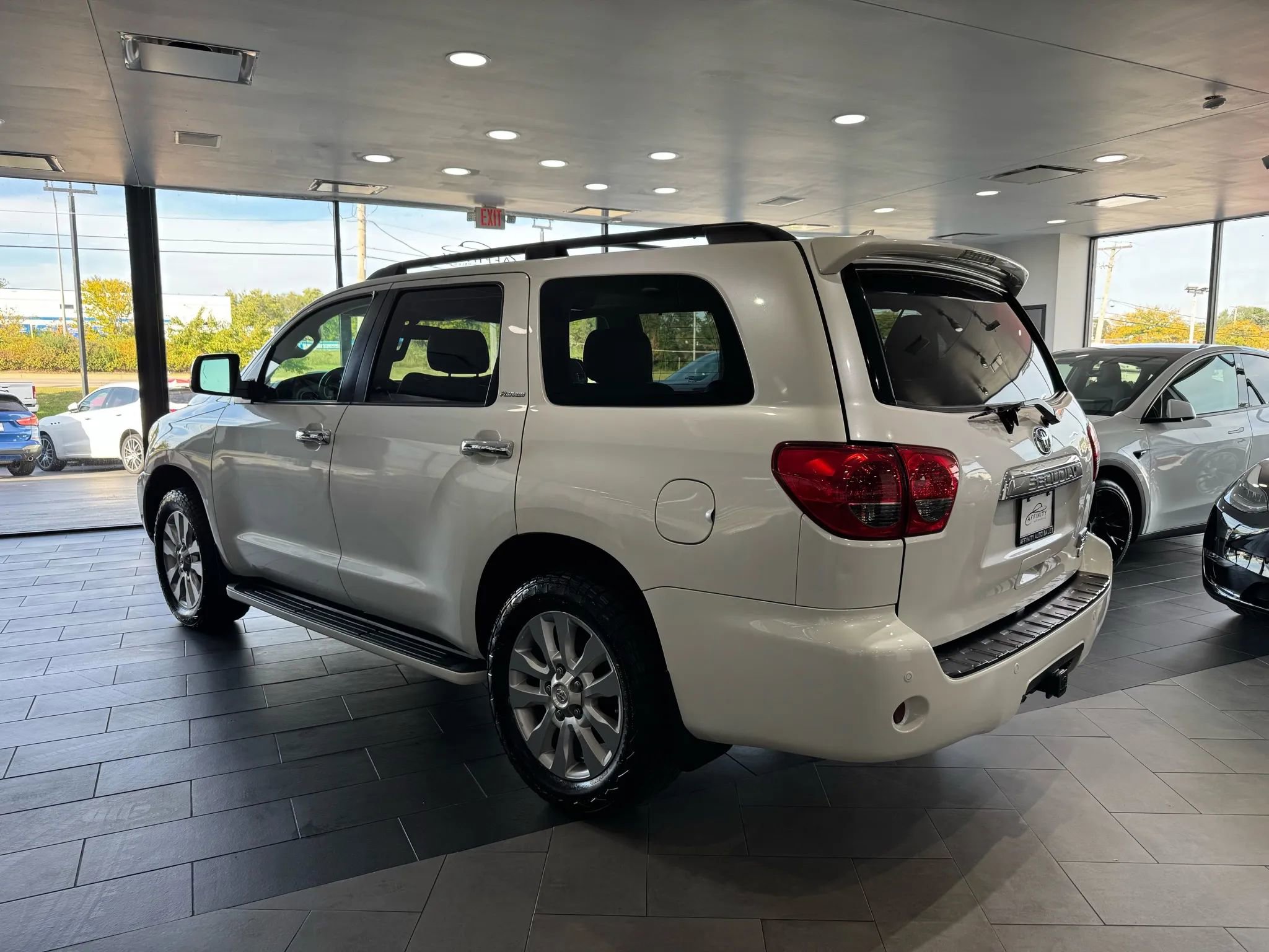 Used 2012 Toyota Sequoia Platinum image 2