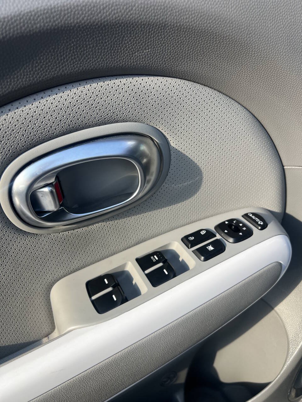 Used 2017 Kia Soul EV + FWD image 22