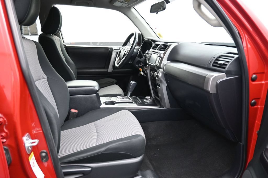 Used 2016 Toyota 4Runner SR5 AWD/4WD image 23