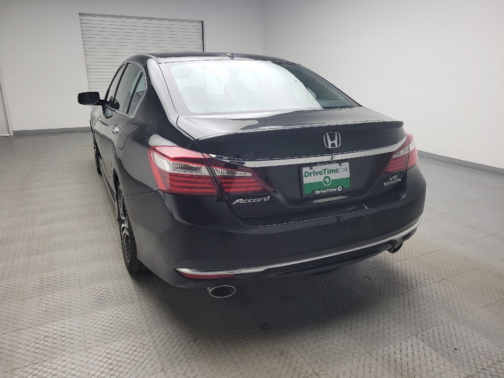 Used 2017 Honda Accord Touring image 6