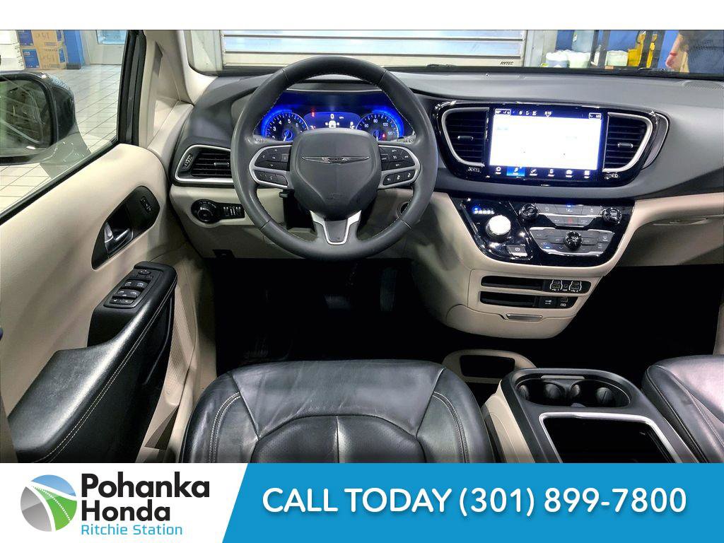 Used 2022 Chrysler Pacifica Touring-L image 4