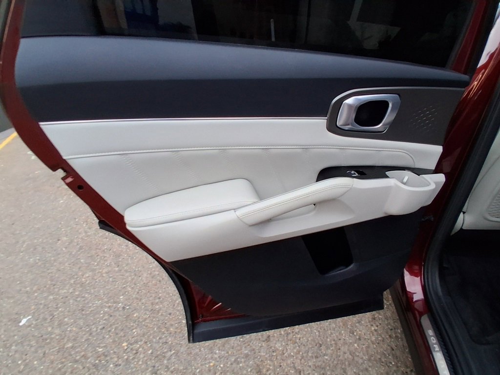 Used 2024 Kia Sorento SX image 16