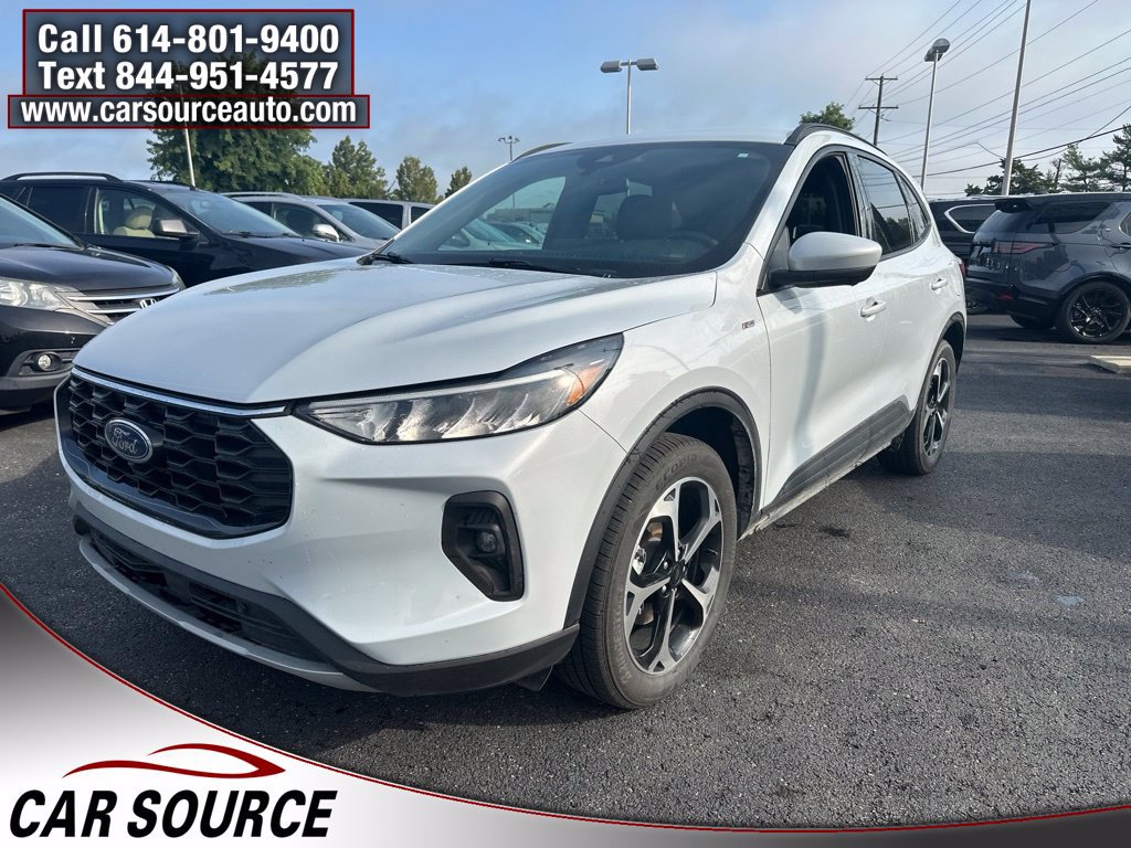 Used 2025 Ford Escape ST-Line Select w/ Tech Pack #2 AWD/4WD image 2