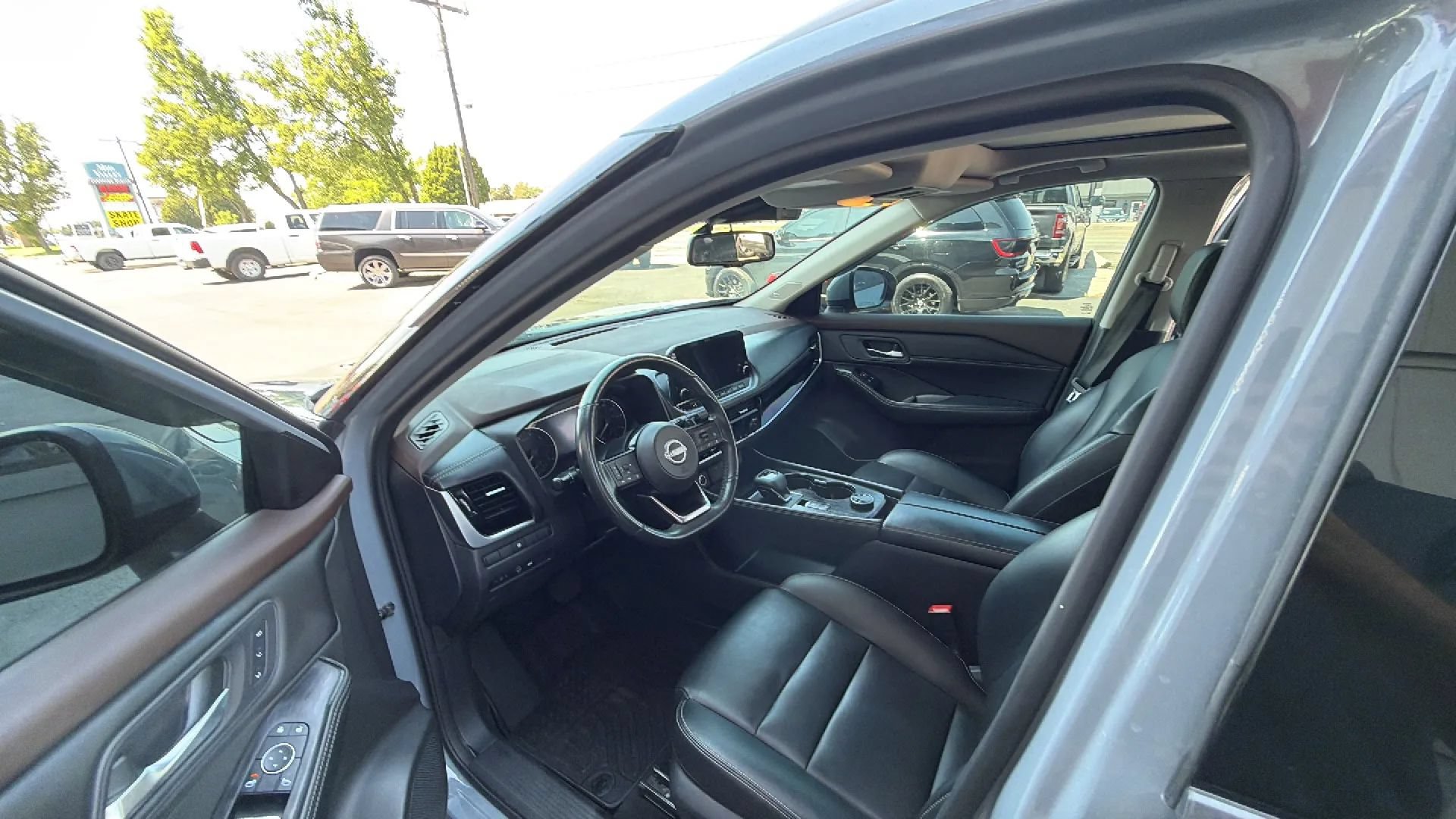 Used 2023 Nissan Rogue SL w/ SL Premium Package AWD/4WD image 19
