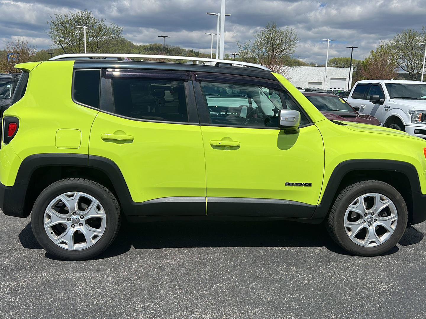 Used 2017 Jeep Renegade Limited AWD/4WD image 4