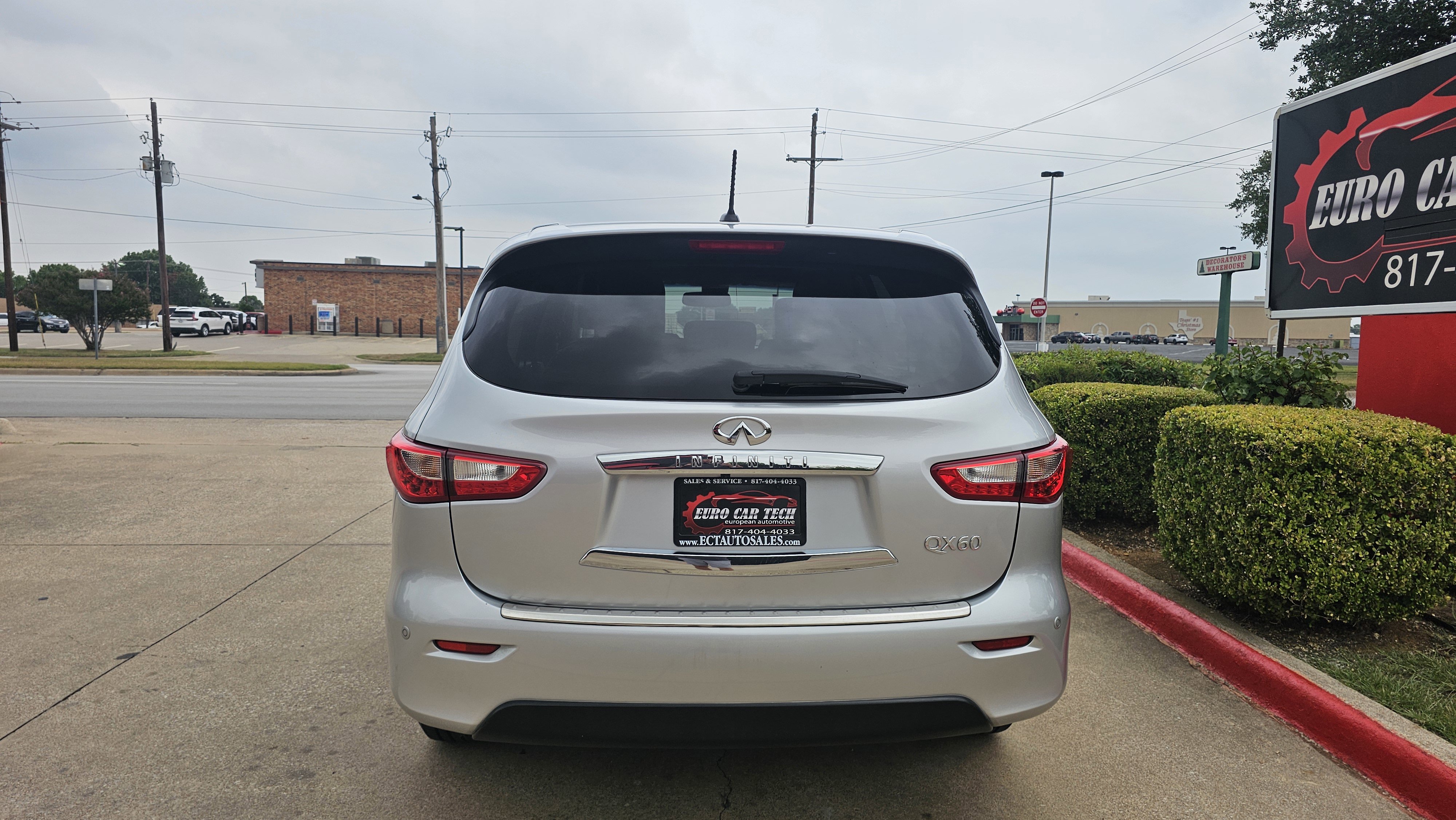 Used 2014 INFINITI QX60 AWD w/ Premium Plus Package image 4