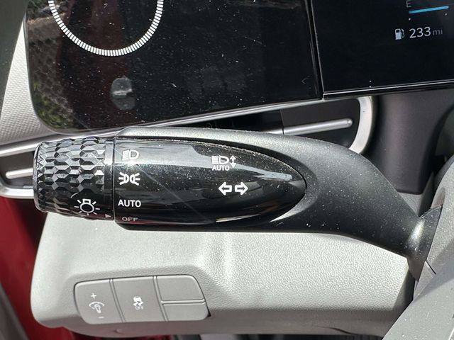 Certified 2024 Hyundai Elantra SEL FWD image 28