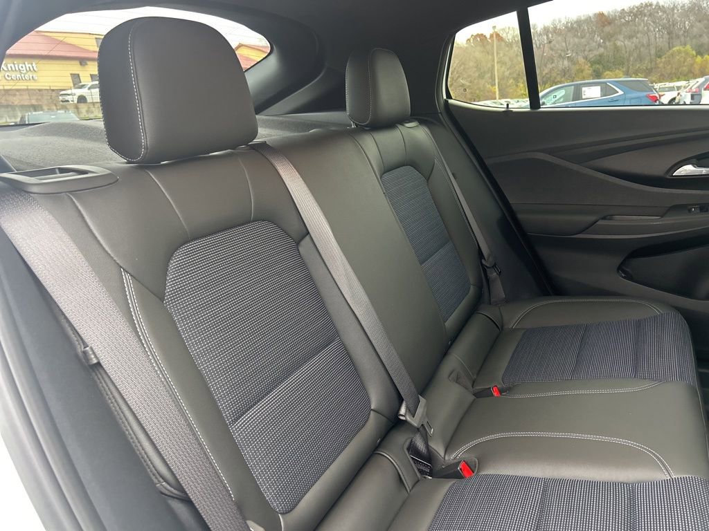 Certified 2025 Buick Envista Preferred image 40