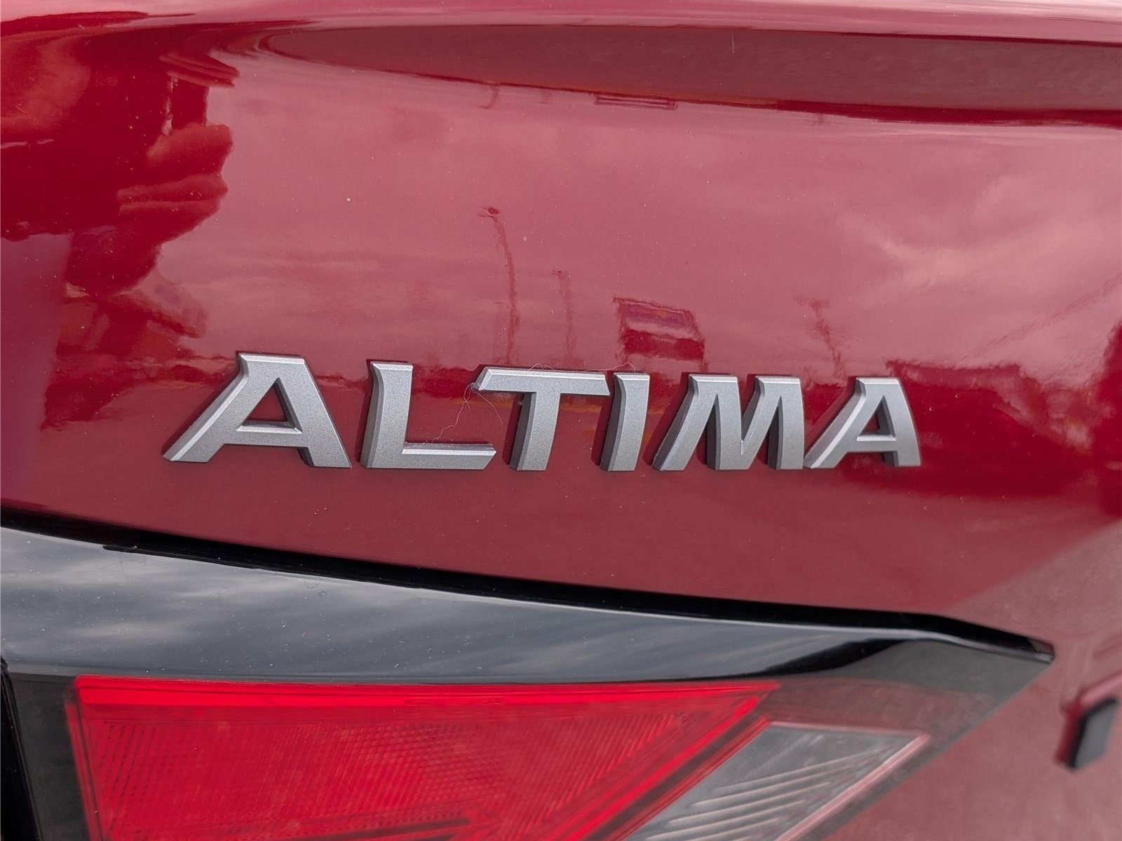 Used 2024 Nissan Altima 2.5 SV FWD image 9