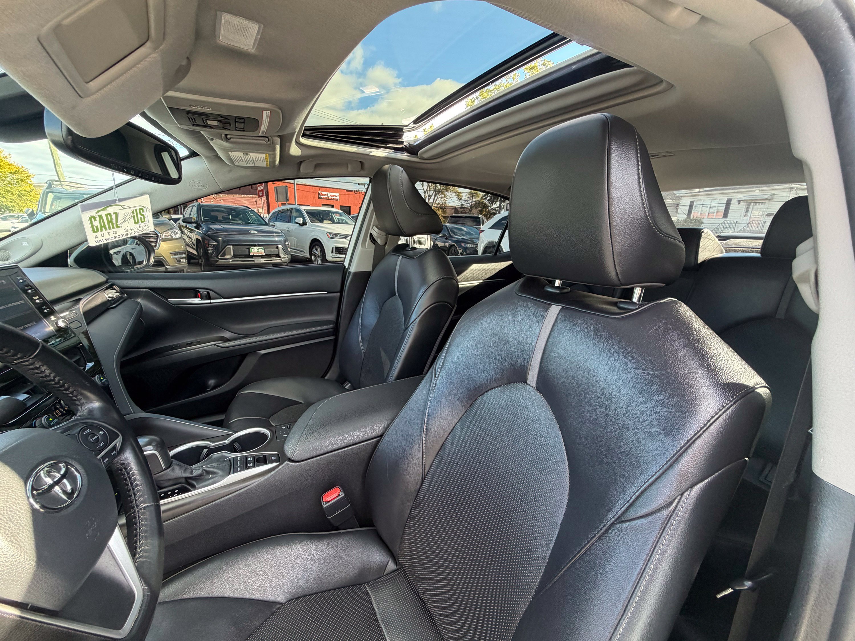 Used 2021 Toyota Camry XLE w/ Navigation Upgrade Package FWD image 14