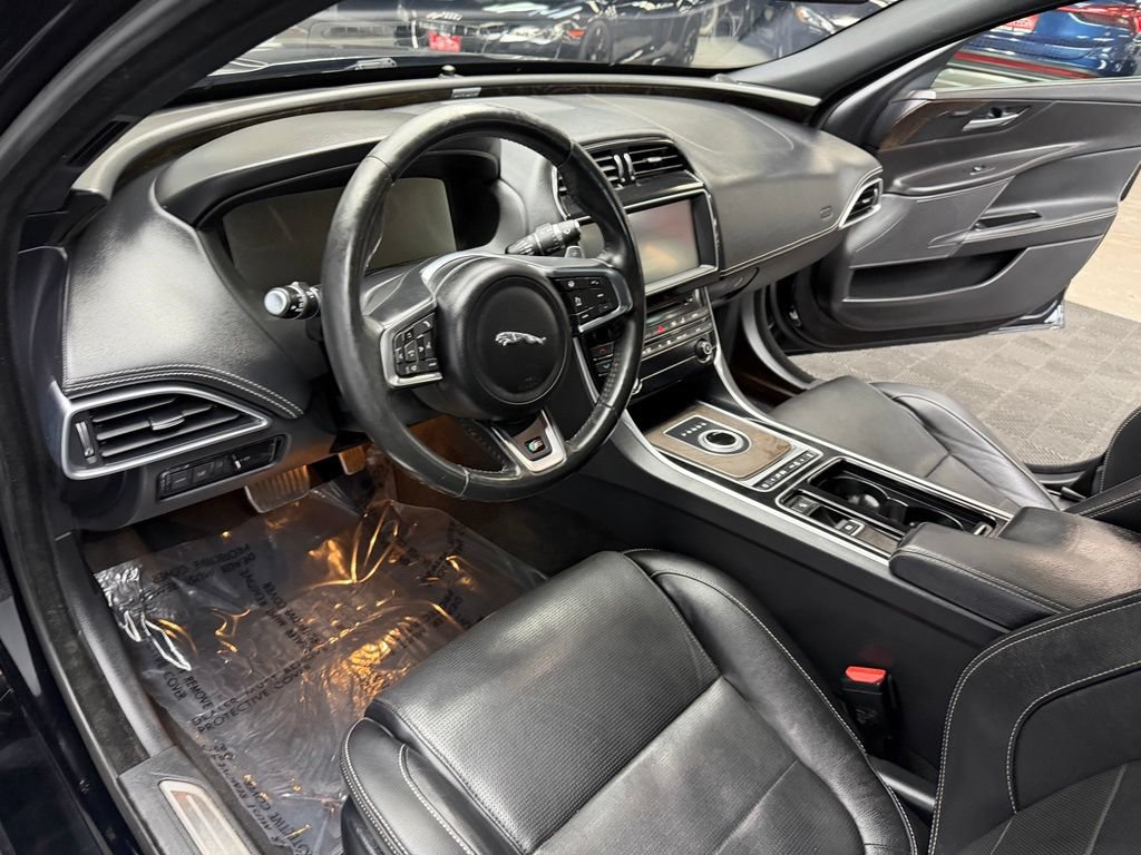 Used 2018 Jaguar XE S RWD image 35