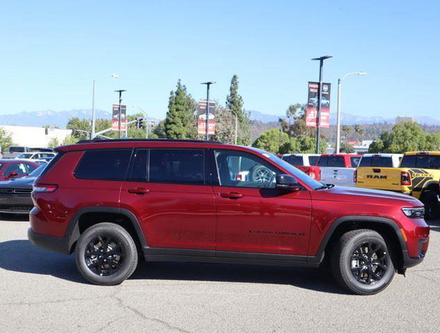 New 2024 Jeep Grand Cherokee L Laredo image 3