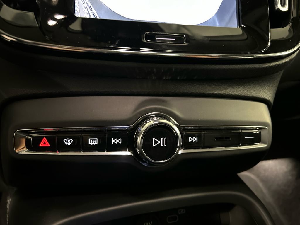 New 2026 Volvo XC40 B5 Plus w/ Climate Package AWD/4WD image 18