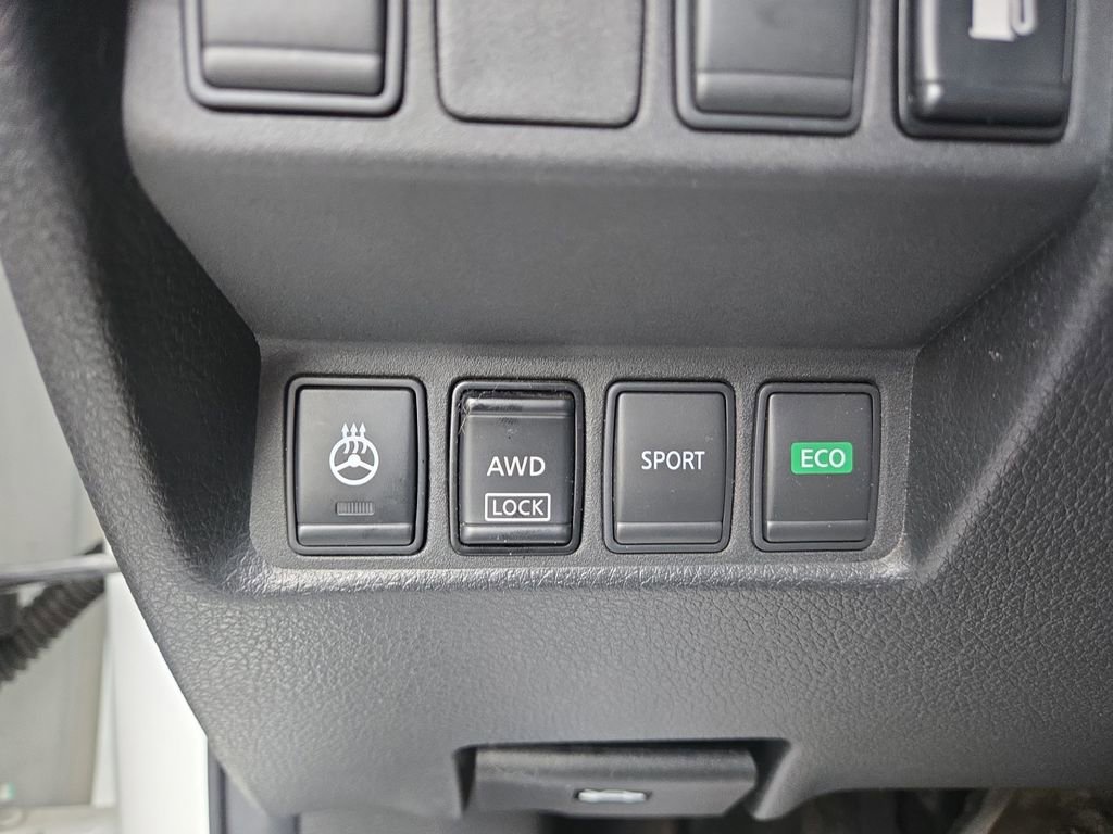 Used 2018 Nissan Rogue SV w/ Premium Package image 24