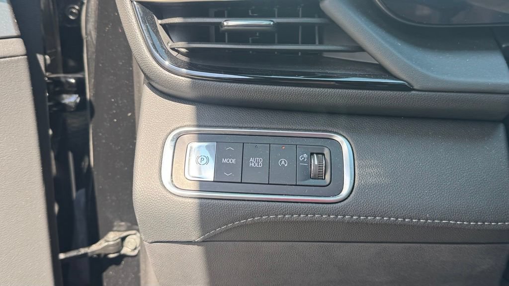 Used 2025 Buick Enclave Avenir w/ LPO, Floor Liner Package FWD image 25