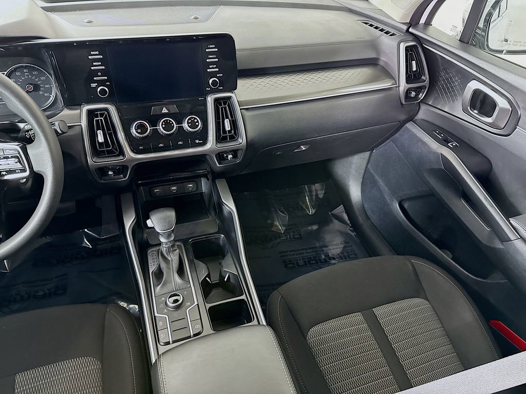 Used 2022 Kia Sorento LX image 25