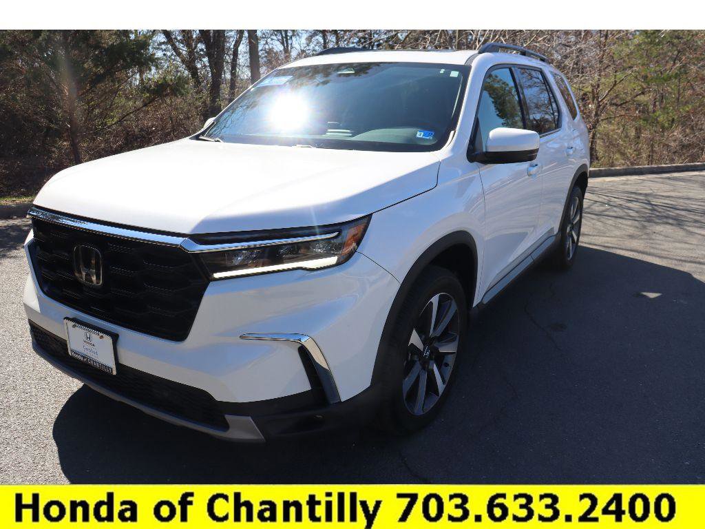 Certified 2023 Honda Pilot Touring image 3