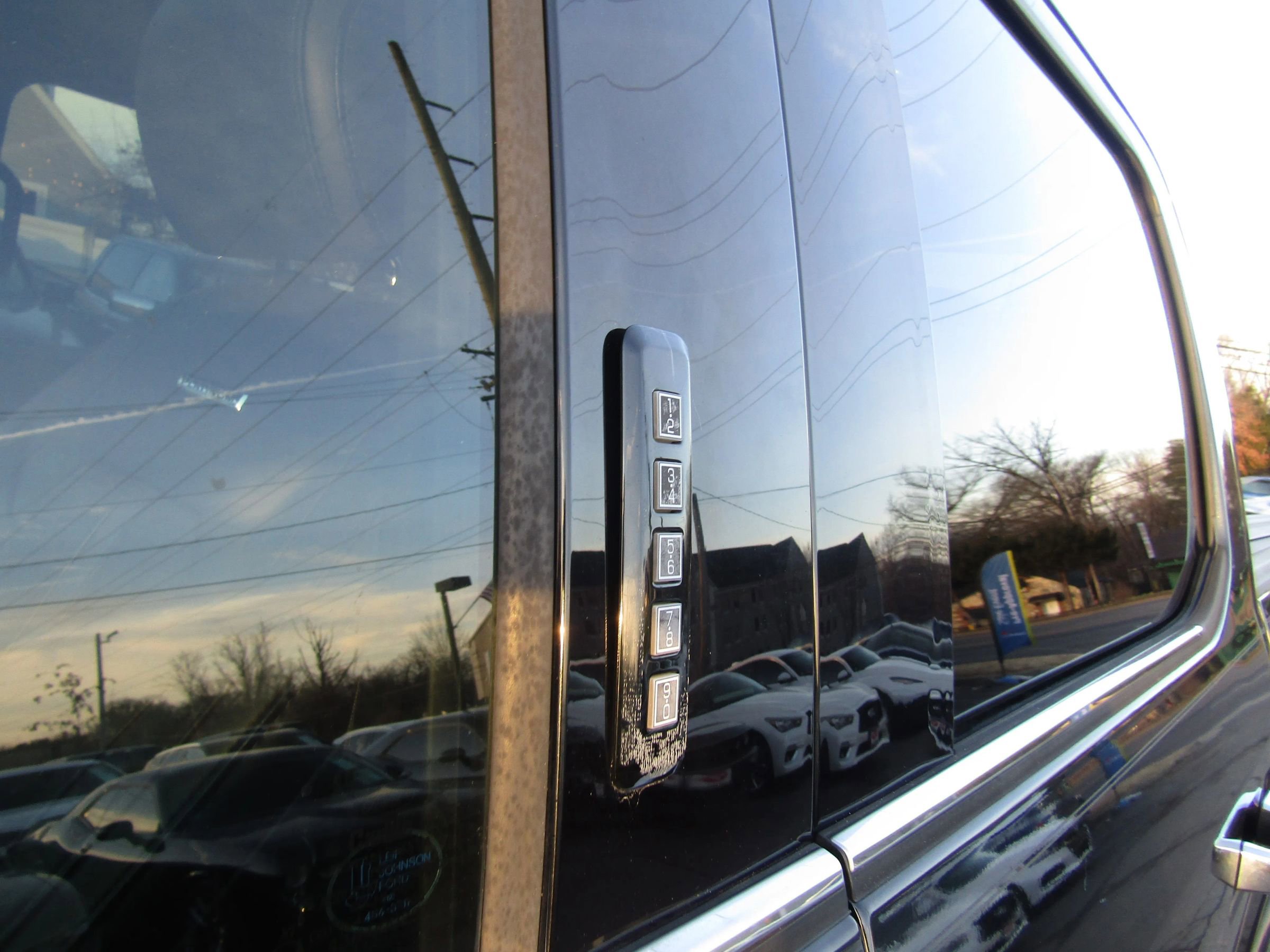 Used 2015 Ford F150 Platinum w/ Equipment Group 701A Luxury image 13