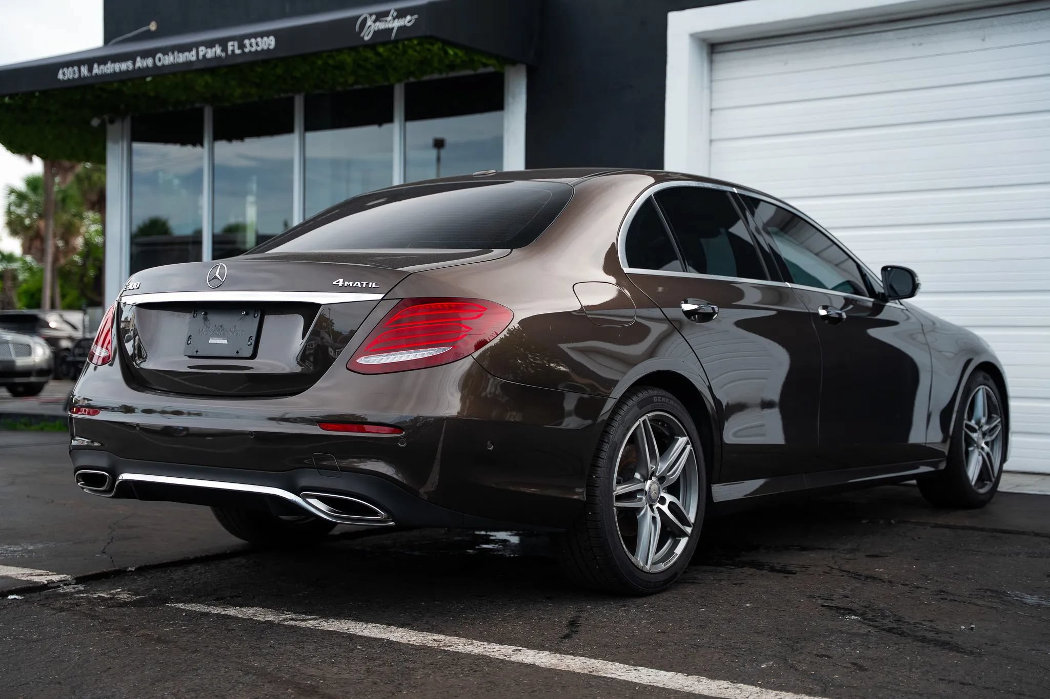 Used 2017 Mercedes-Benz E 300 4MATIC image 4