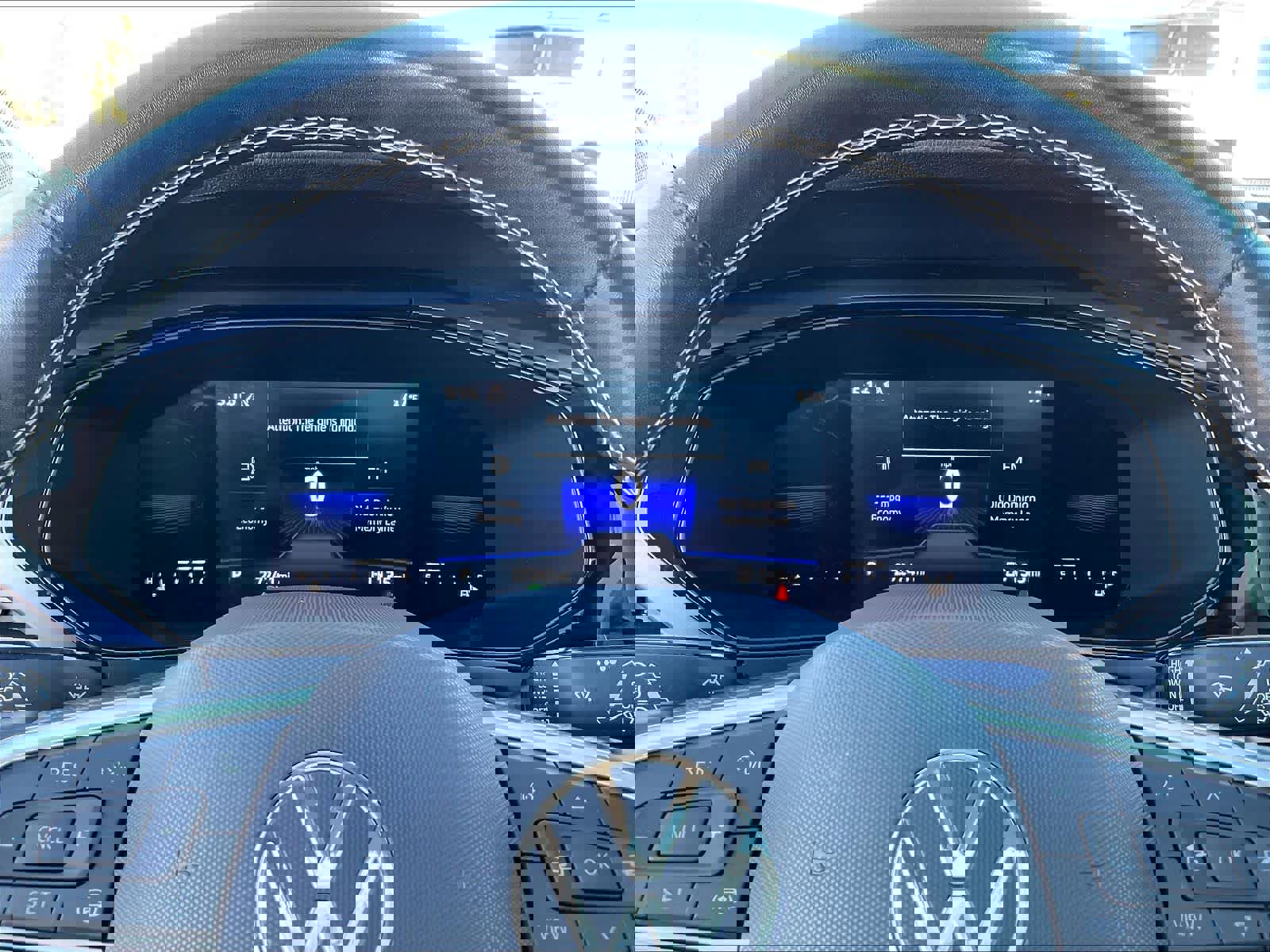 Used 2022 Volkswagen Taos SE w/ Panoramic Sunroof Package image 26