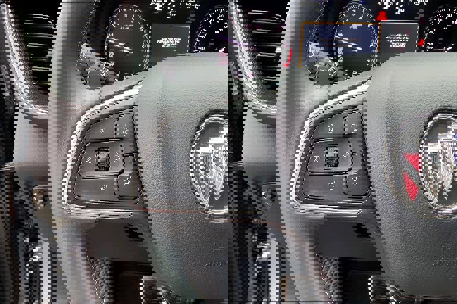 Used 2022 Buick Envision Essence w/ Technology Package II image 23