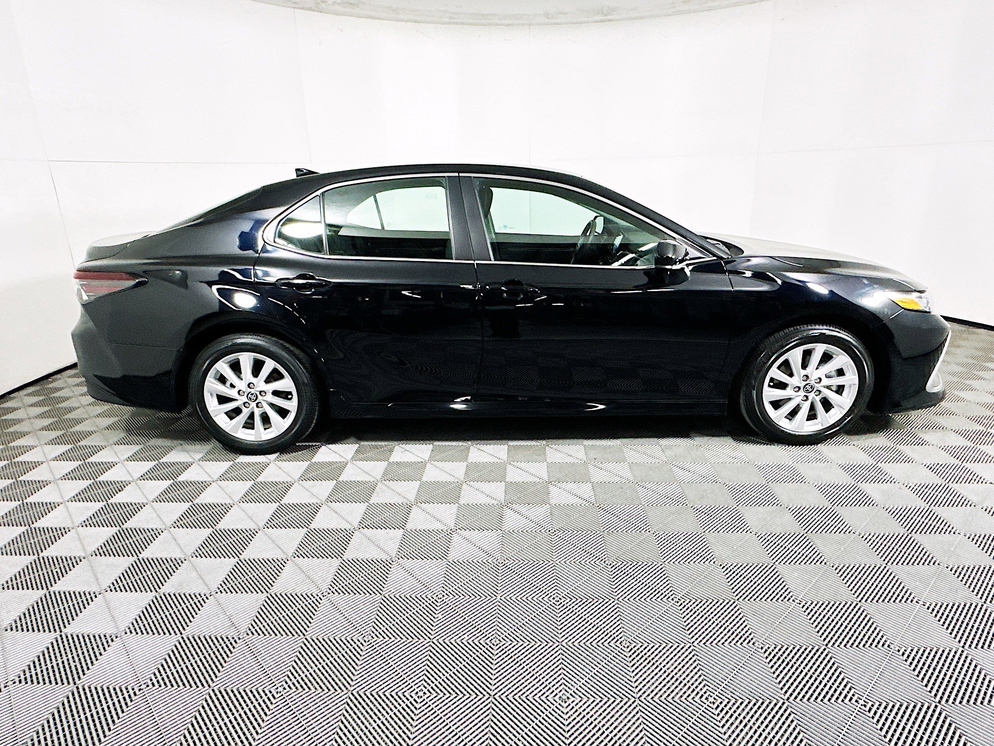 Used 2024 Toyota Camry LE image 2