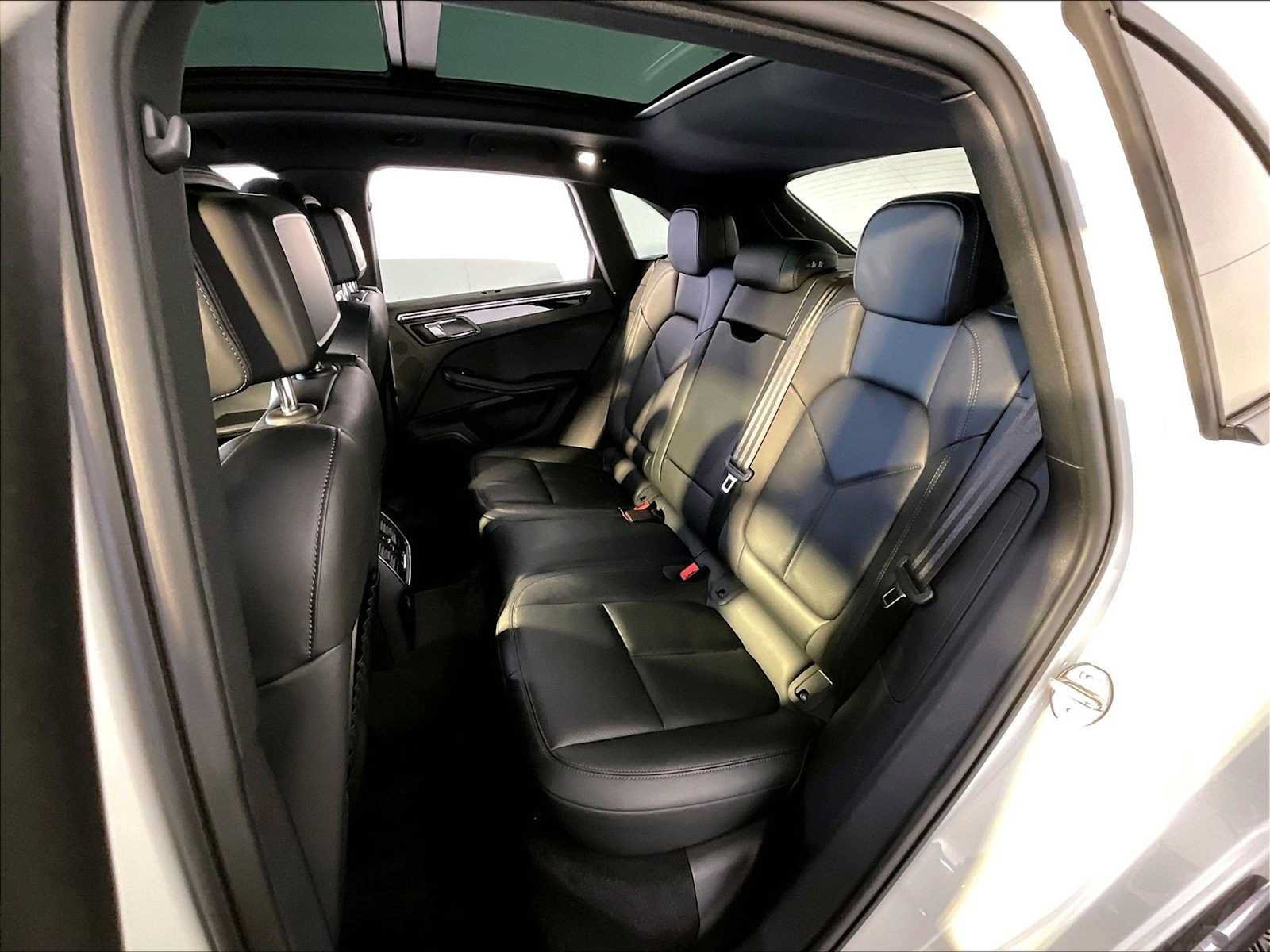 Certified 2023 Porsche Macan AWD/4WD image 24