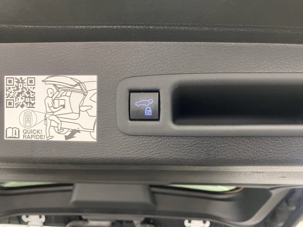 Used 2022 Toyota Sienna Limited image 13