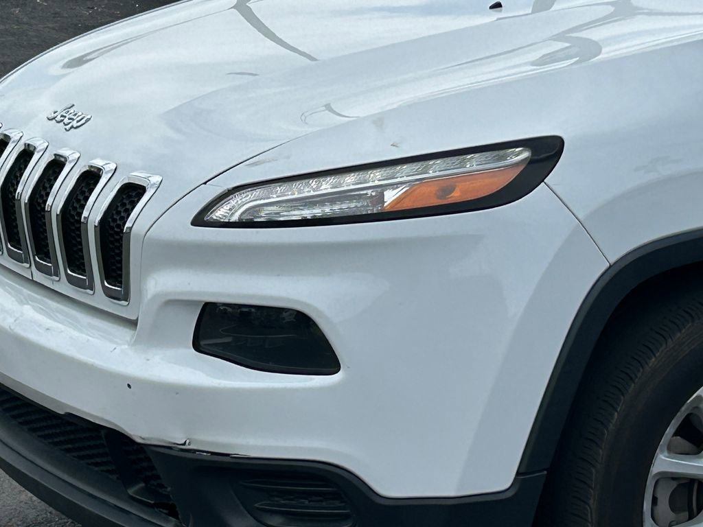 Used 2016 Jeep Cherokee Sport FWD image 12