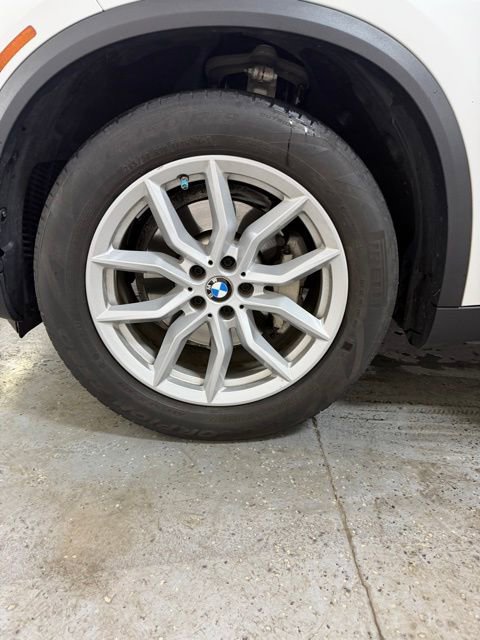 Used 2022 BMW X5 xDrive40i w/ Premium Package AWD/4WD image 13