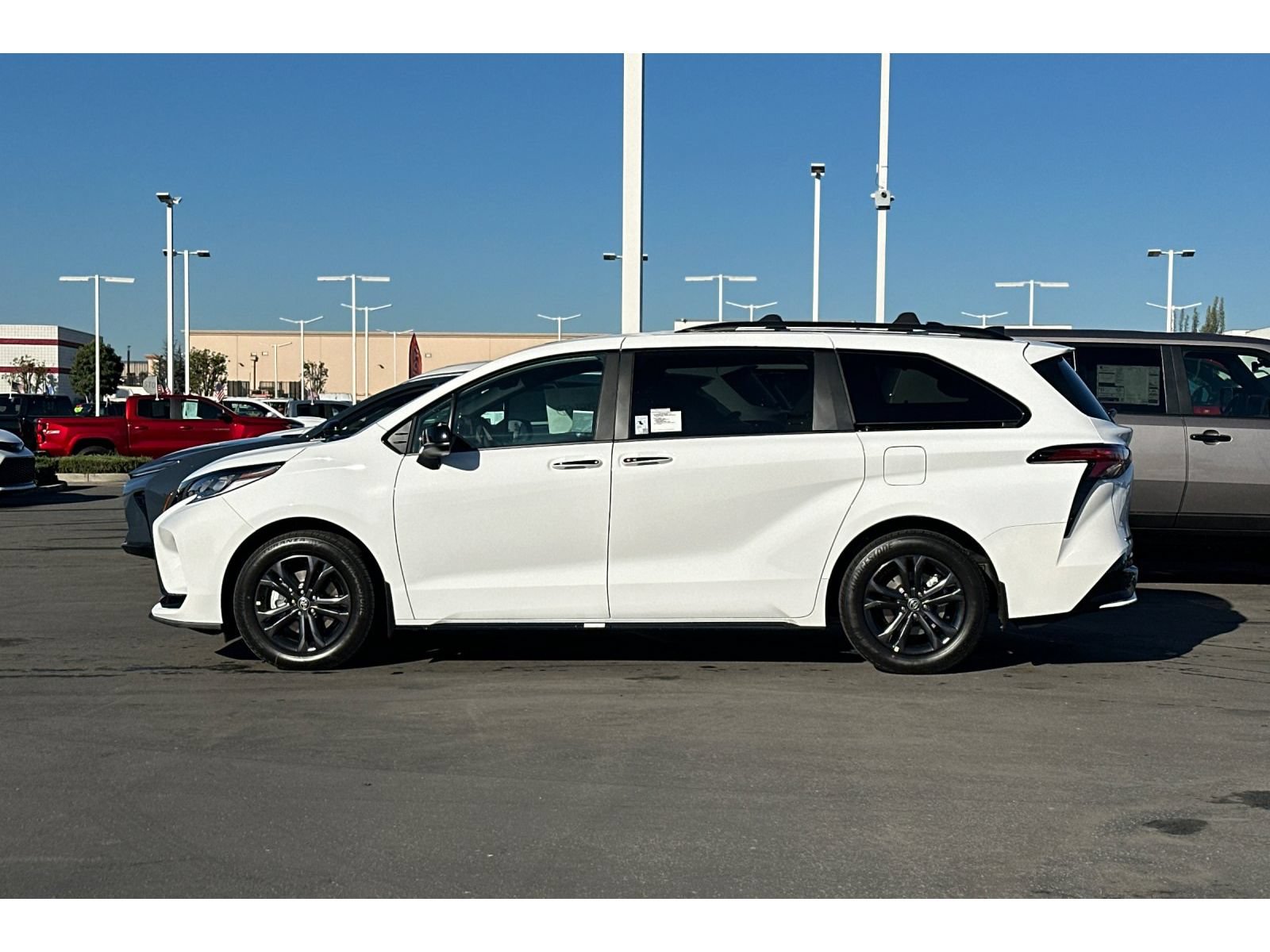 New 2026 Toyota Sienna XSE AWD/4WD image 7