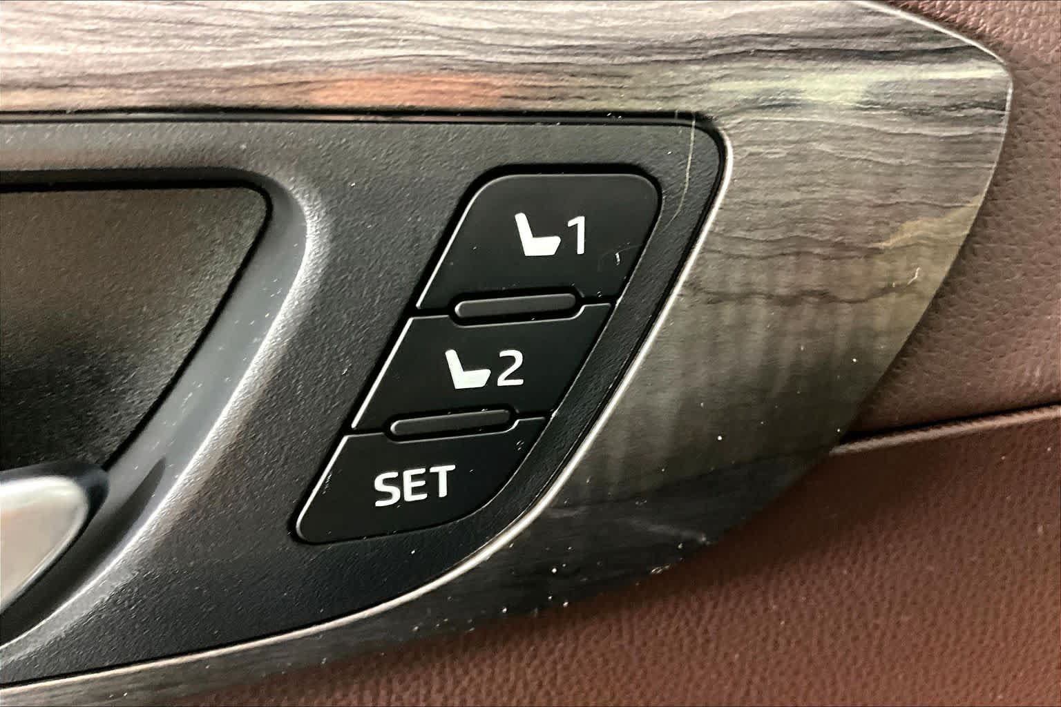 Used 2020 Toyota Highlander Limited FWD image 34