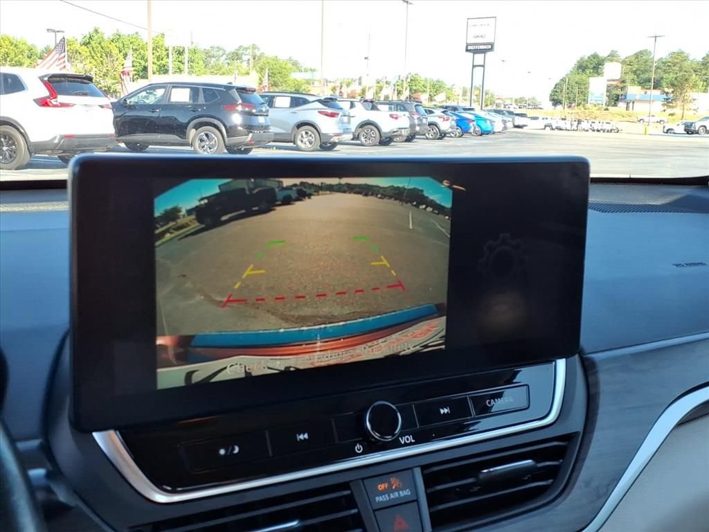 Used 2023 Nissan Altima 2.5 SV w/ SV Premium Package FWD image 9