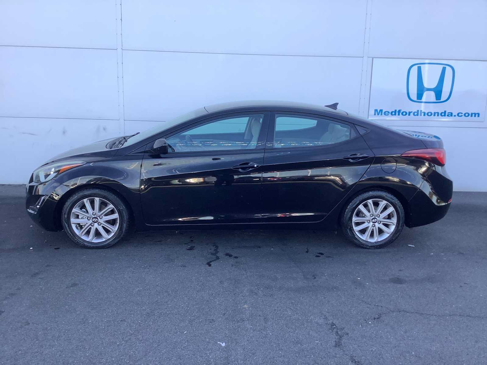 Used 2014 Hyundai Elantra SE w/ Option Group 02 FWD image 3
