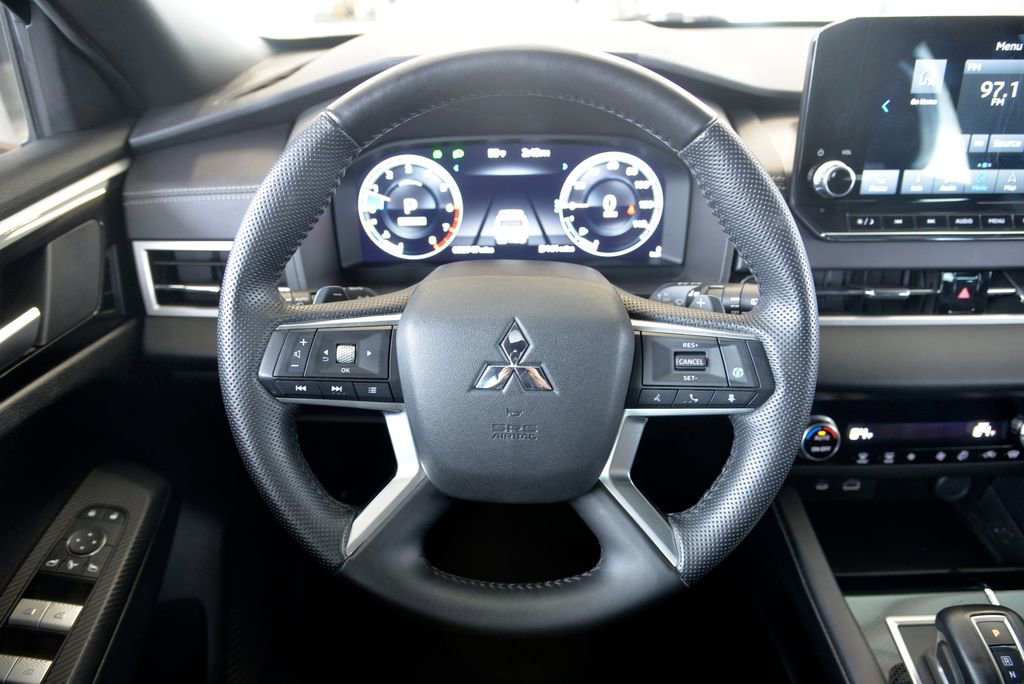 Used 2023 Mitsubishi Outlander SE Black Edition image 18