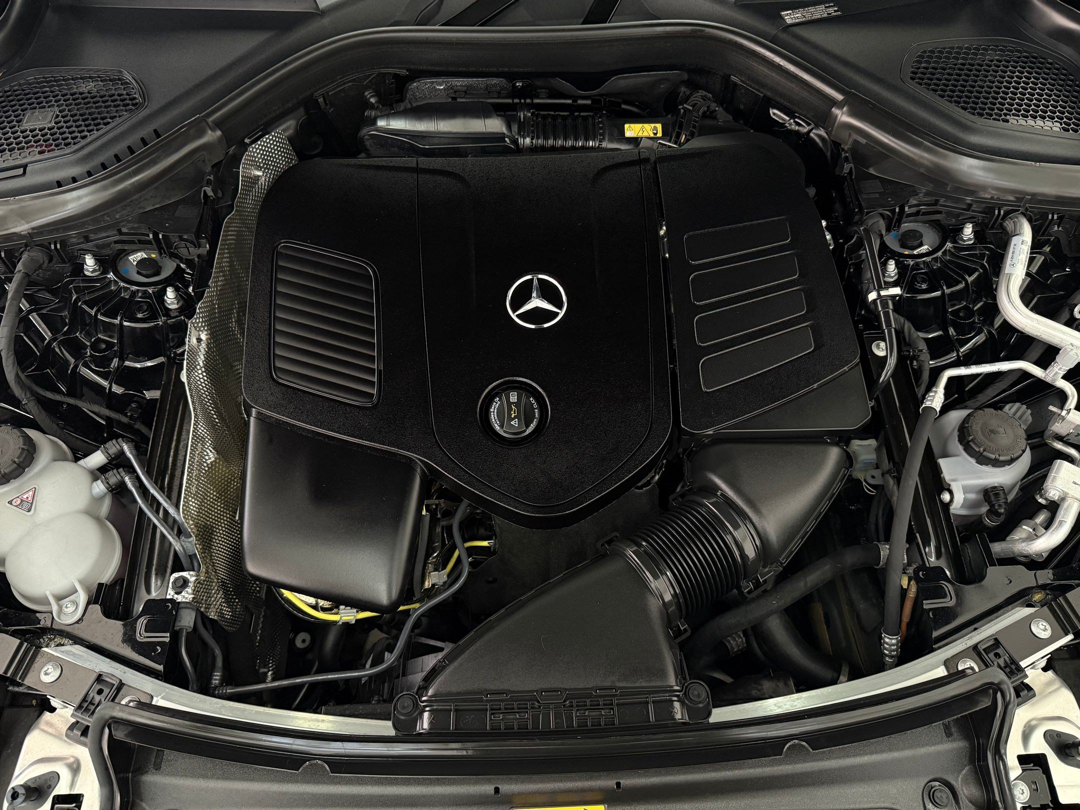 Used 2025 Mercedes-Benz GLC 350e 4MATIC image 31