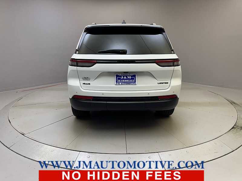 Used 2023 Jeep Grand Cherokee Limited w/ Black Appearance Package AWD/4WD image 4