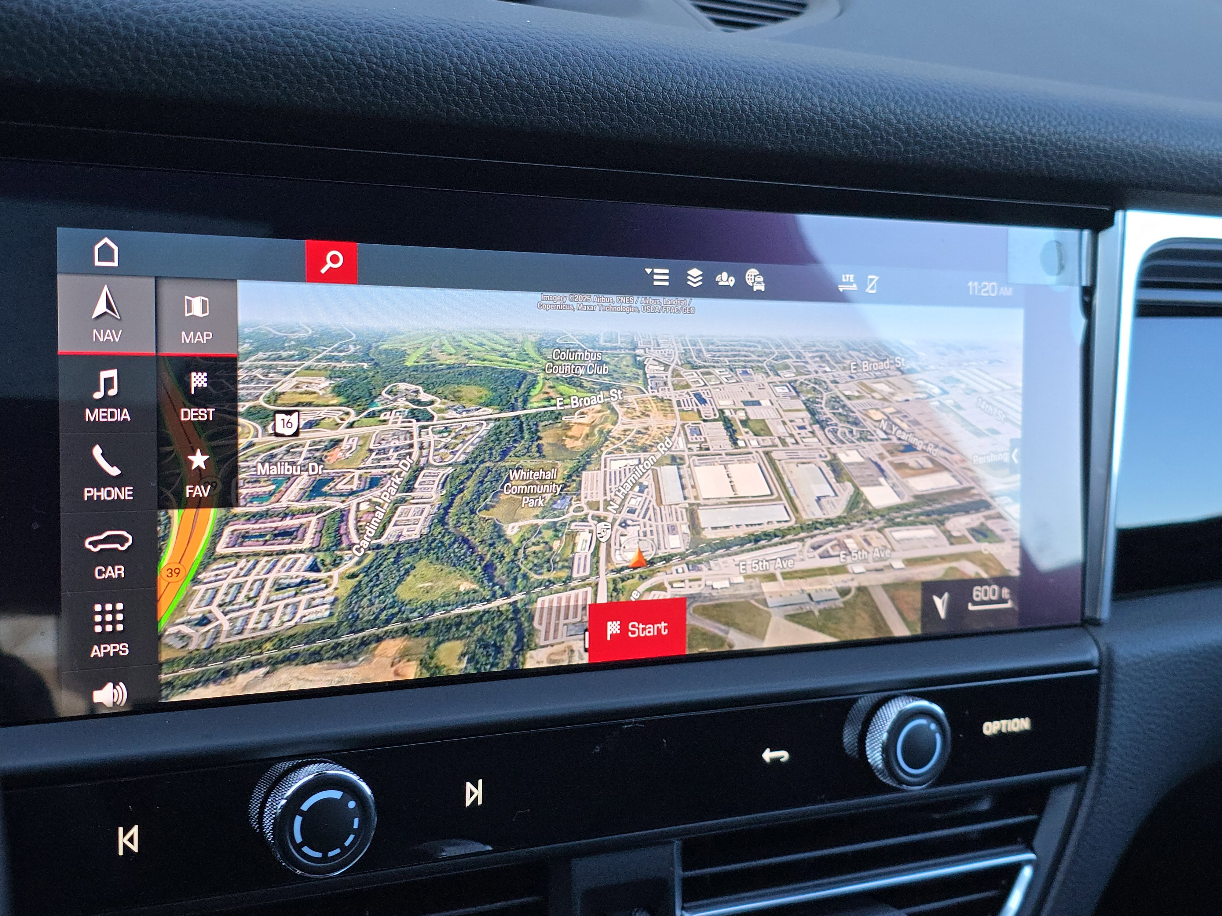 Certified 2025 Porsche Macan image 15