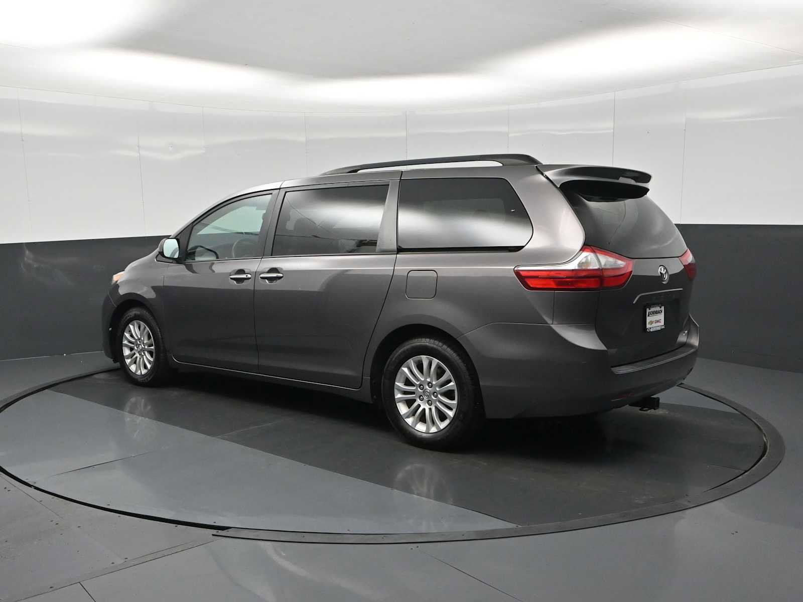 Used 2015 Toyota Sienna XLE image 6