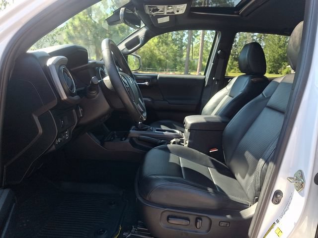 Used 2020 Toyota Tacoma TRD Off-Road w/ TRD Premium Off Road Package AWD/4WD image 17