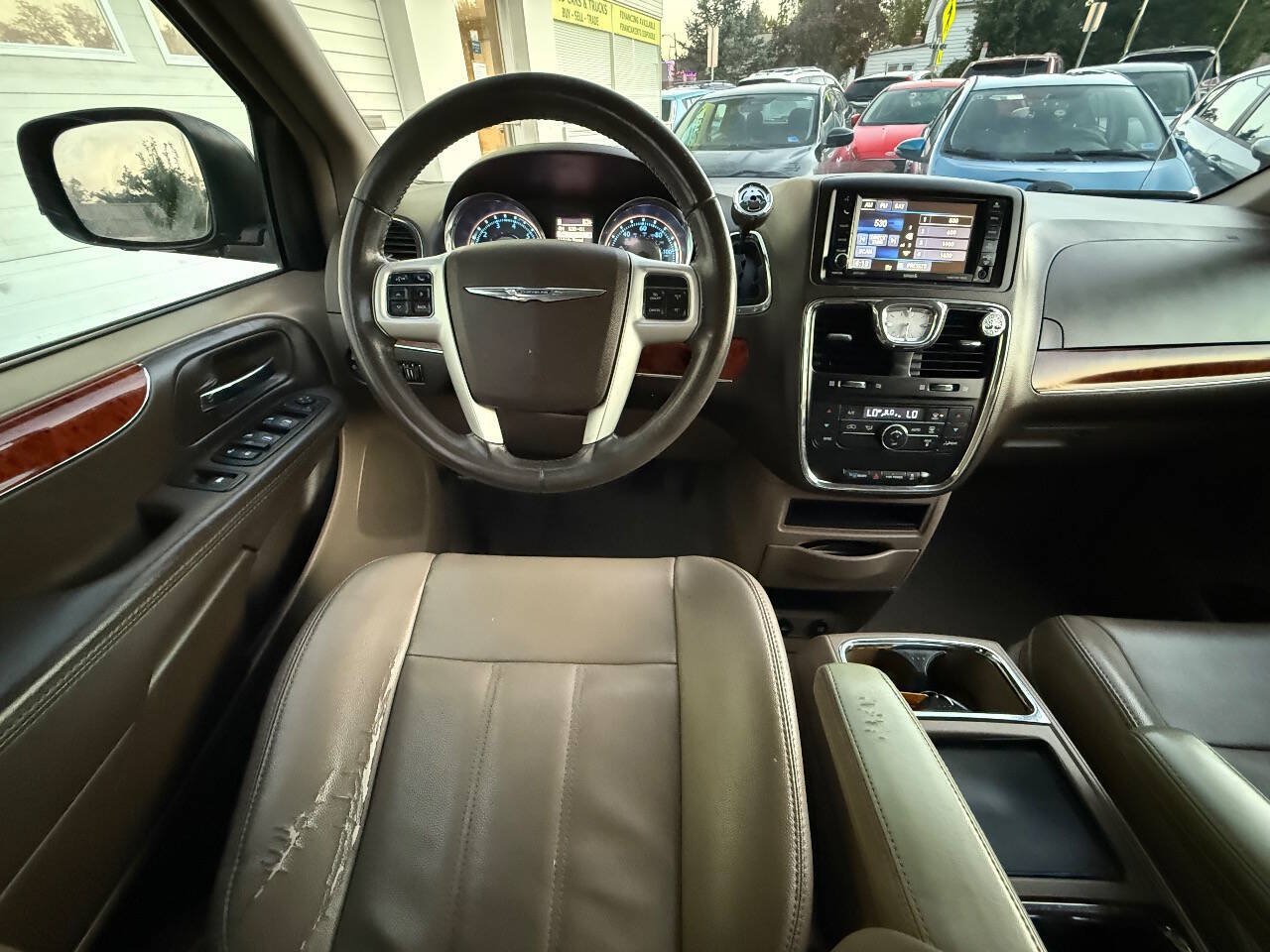 Used 2014 Chrysler Town & Country Touring FWD image 26